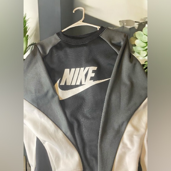 Nike Black and White Men's Sweater - Picture 1 of 2